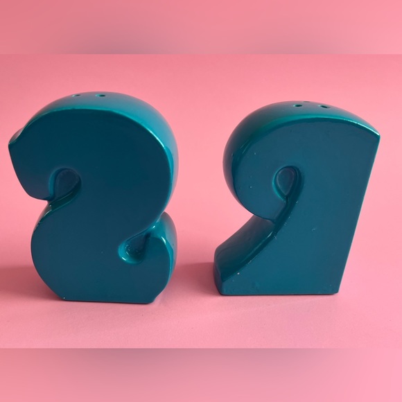 Vintage made in Japan teal salt and pepper shakers in groovy condition - Picture 5 of 5